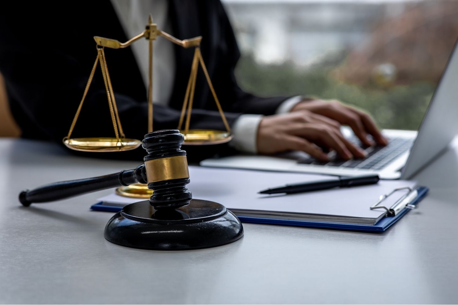 Quel est le salaire moyen d&rsquo;un avocat spécialisé en droit international à Montréal?